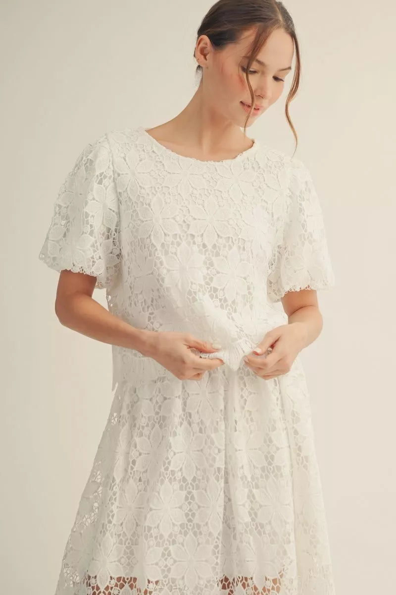 Jodifl Short puff sleeves scallop lace top with button closure back