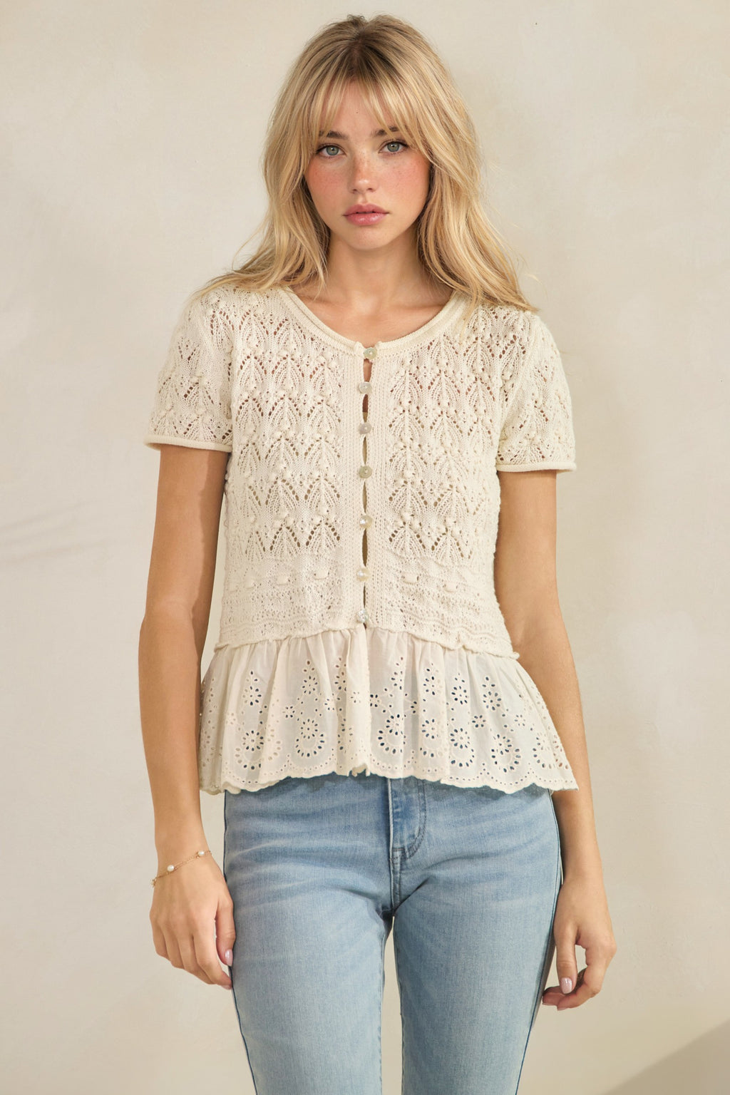 Veveret Short Sleeve Crochet Sweater w/Ruffle Bottom