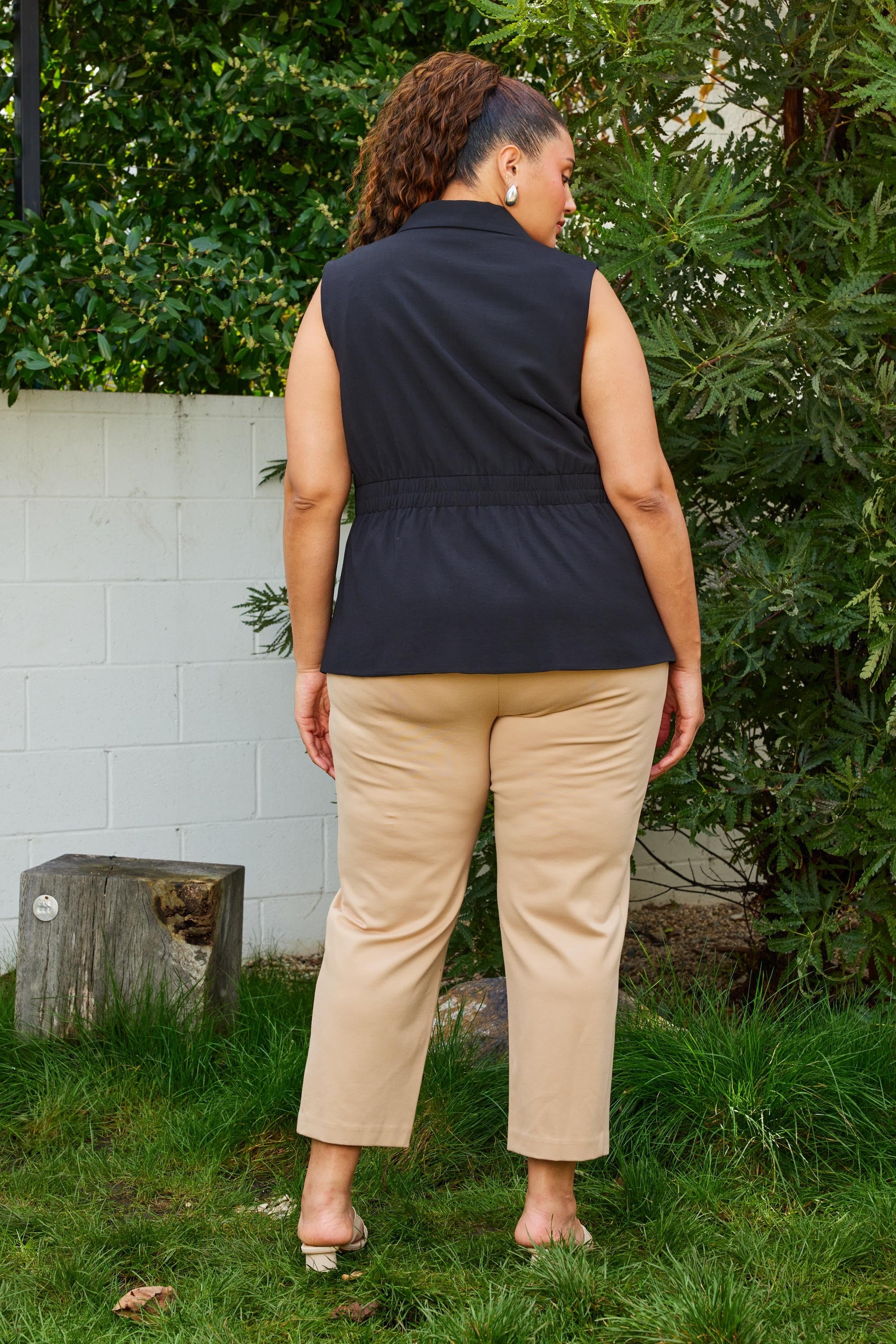 Skies Are Blue Back Elastic Vest