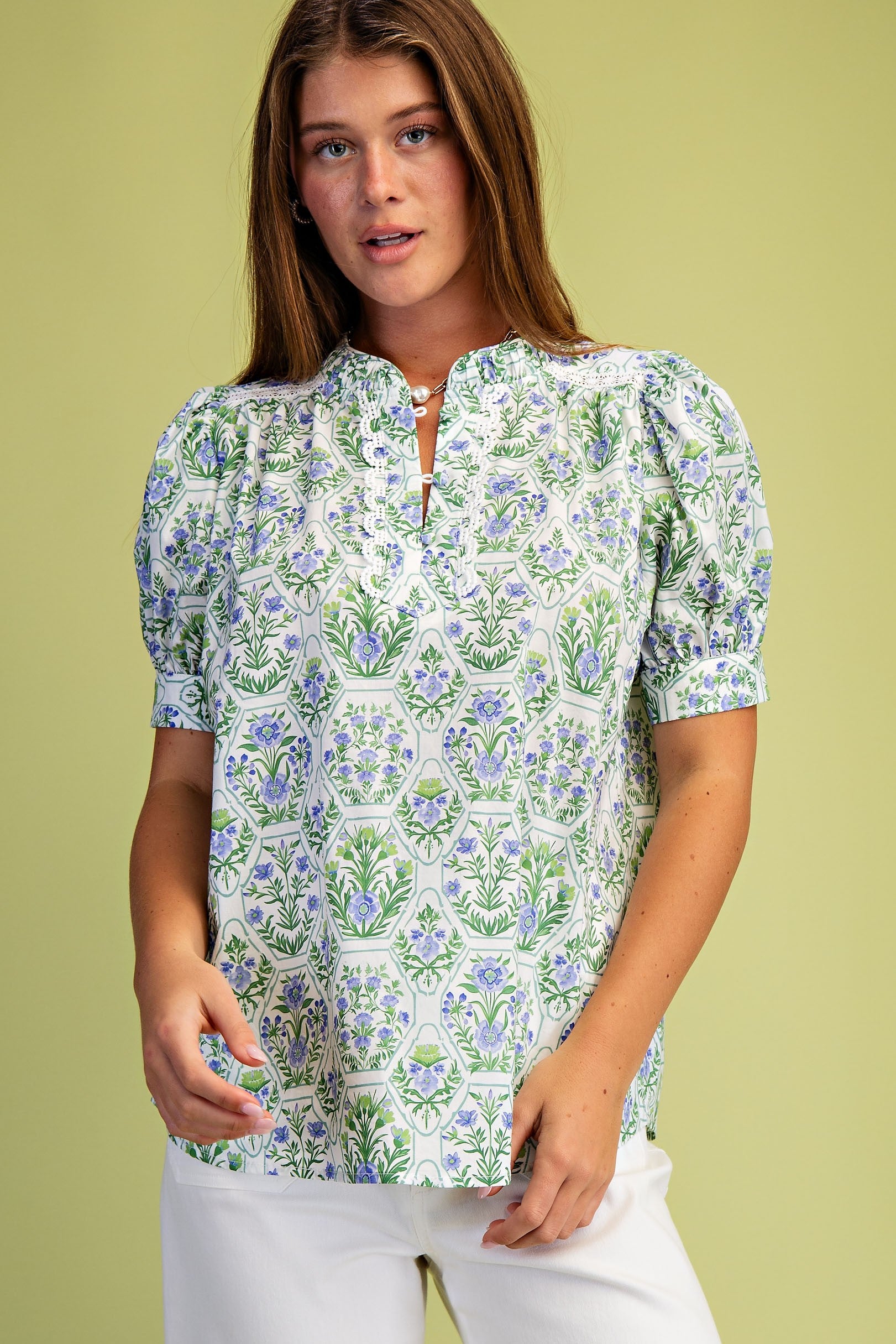 Gigio Floral Tile Print Short Puff Sleeve Top