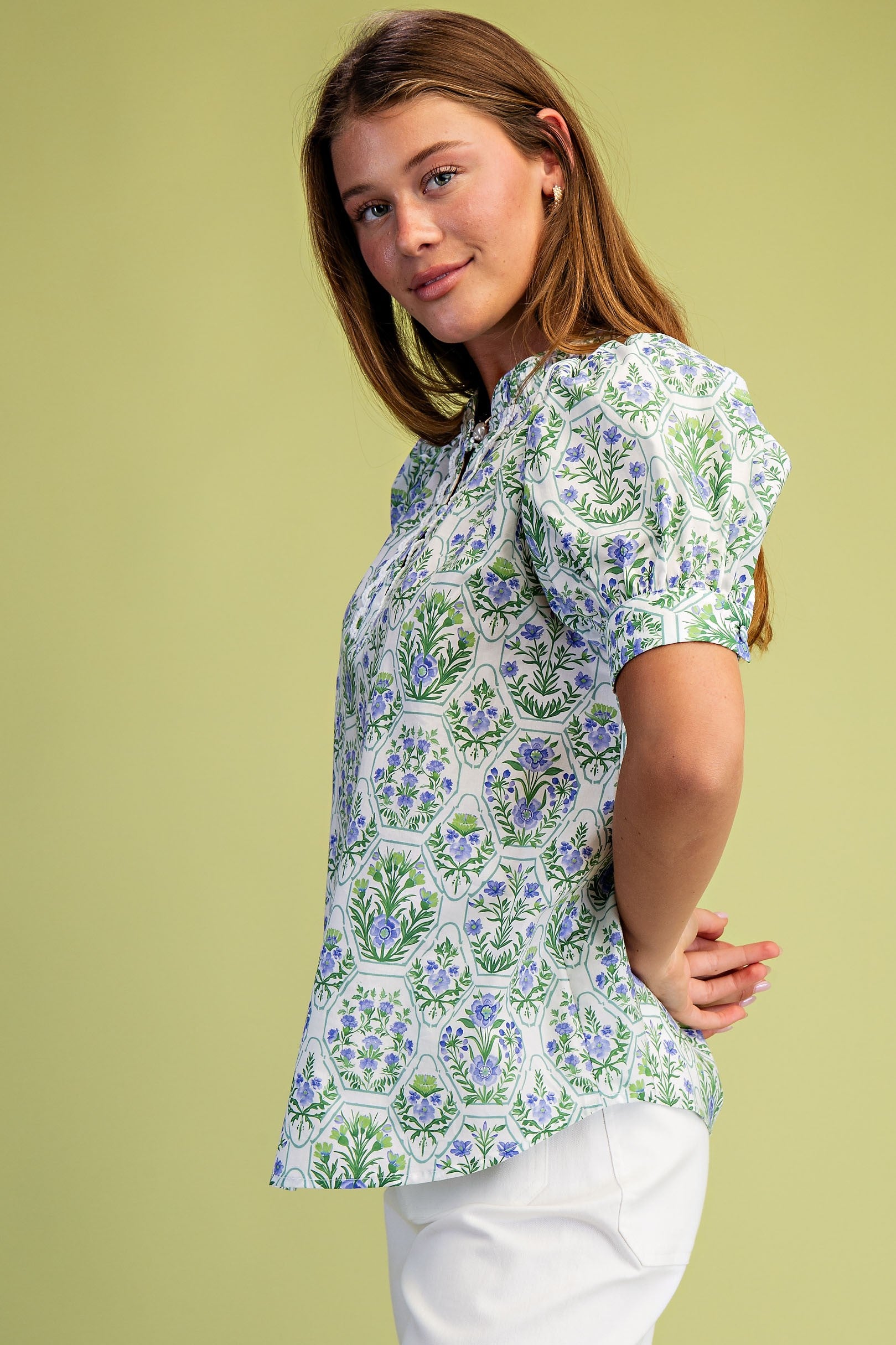 Gigio Floral Tile Print Short Puff Sleeve Top