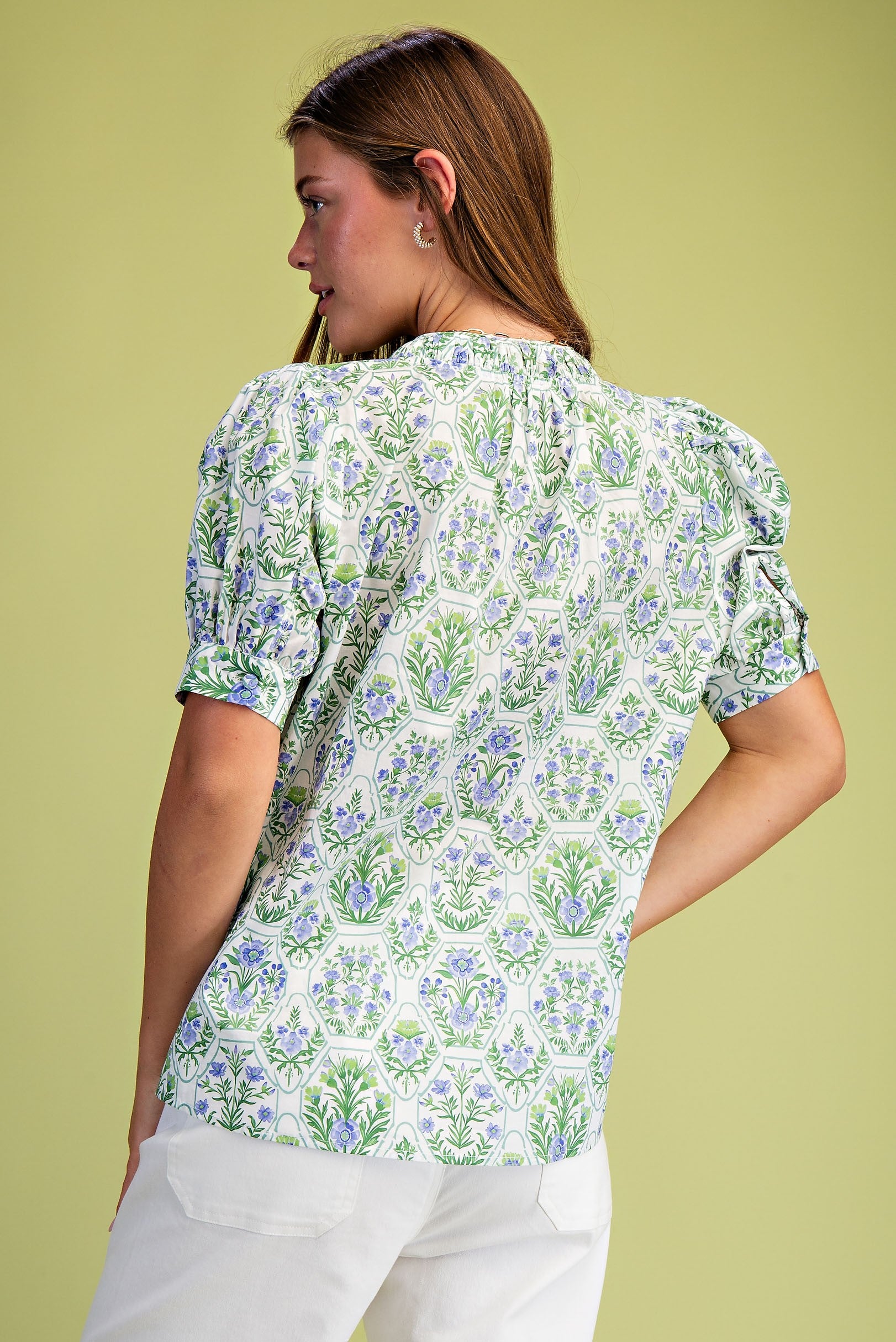 Gigio Floral Tile Print Short Puff Sleeve Top