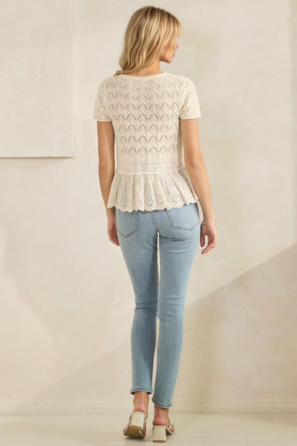 Veveret Short Sleeve Crochet Sweater w/Ruffle Bottom