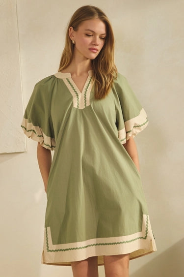Oddi Contrast Trim Shift Dress w/Split Neckline