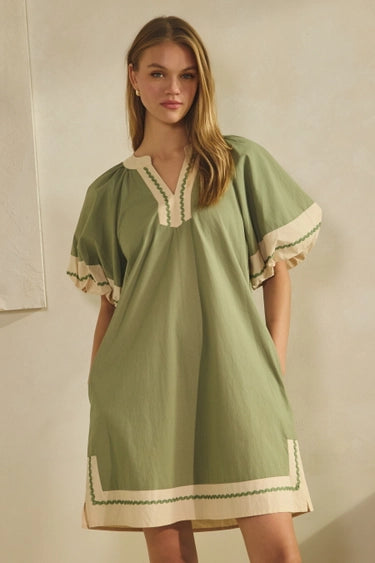 Oddi Contrast Trim Shift Dress w/Split Neckline