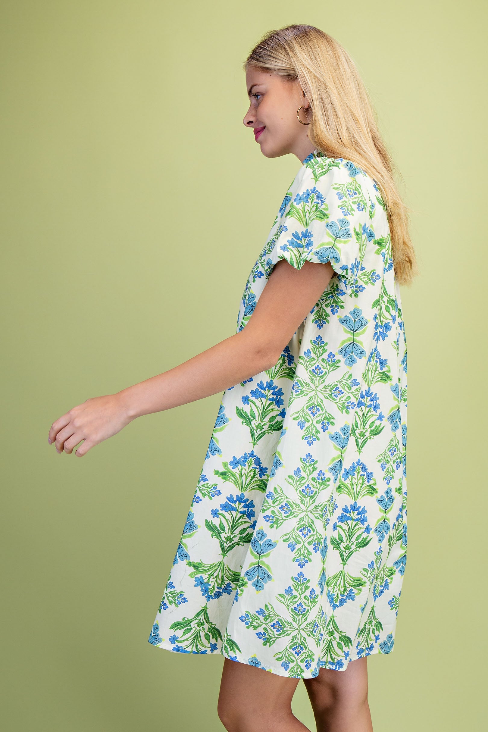 Gigio Floral Print Ruffle Collar V Neck Mini Dress