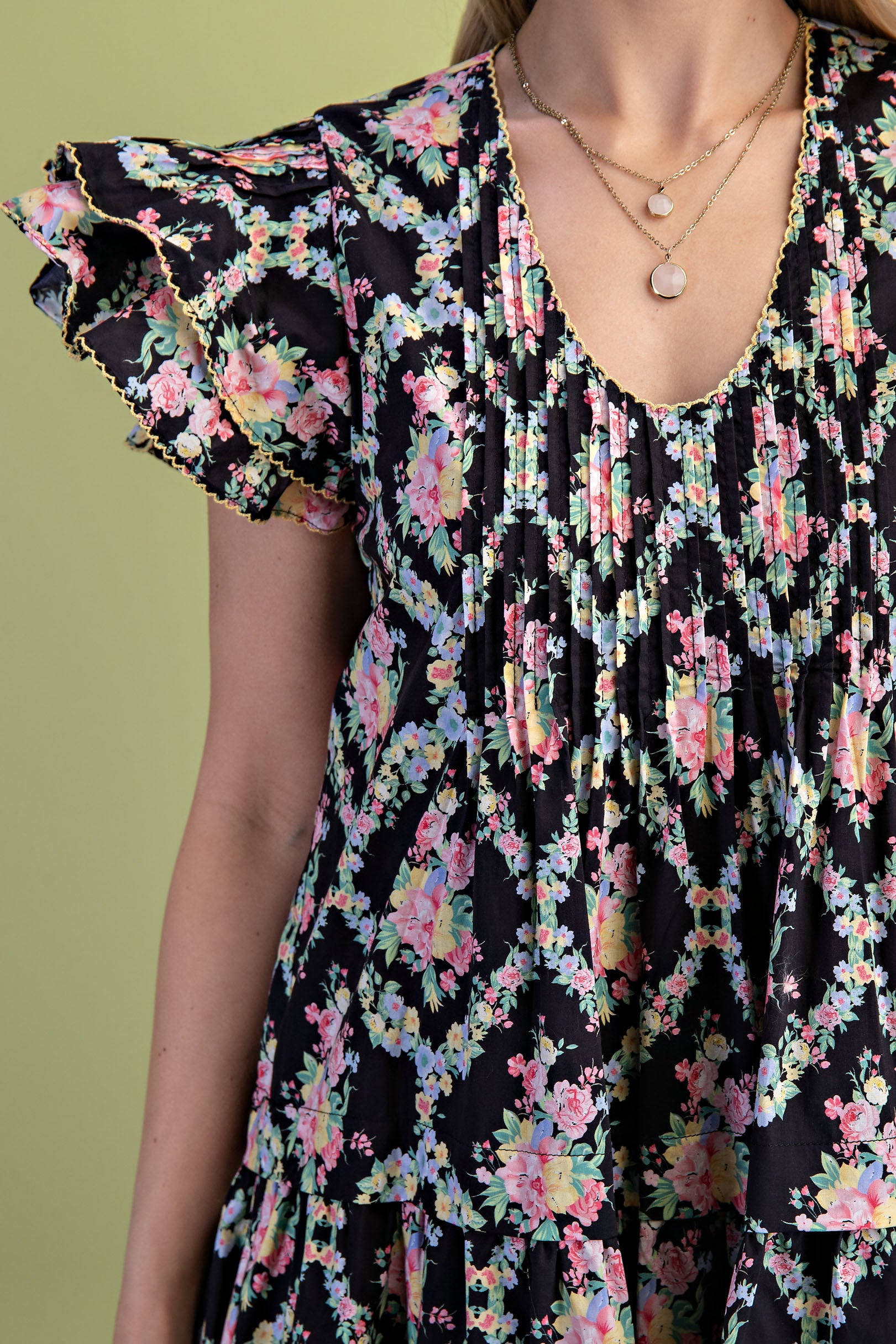 Gigio Tiered Vintage Floral Print Dress w/ Pintuck