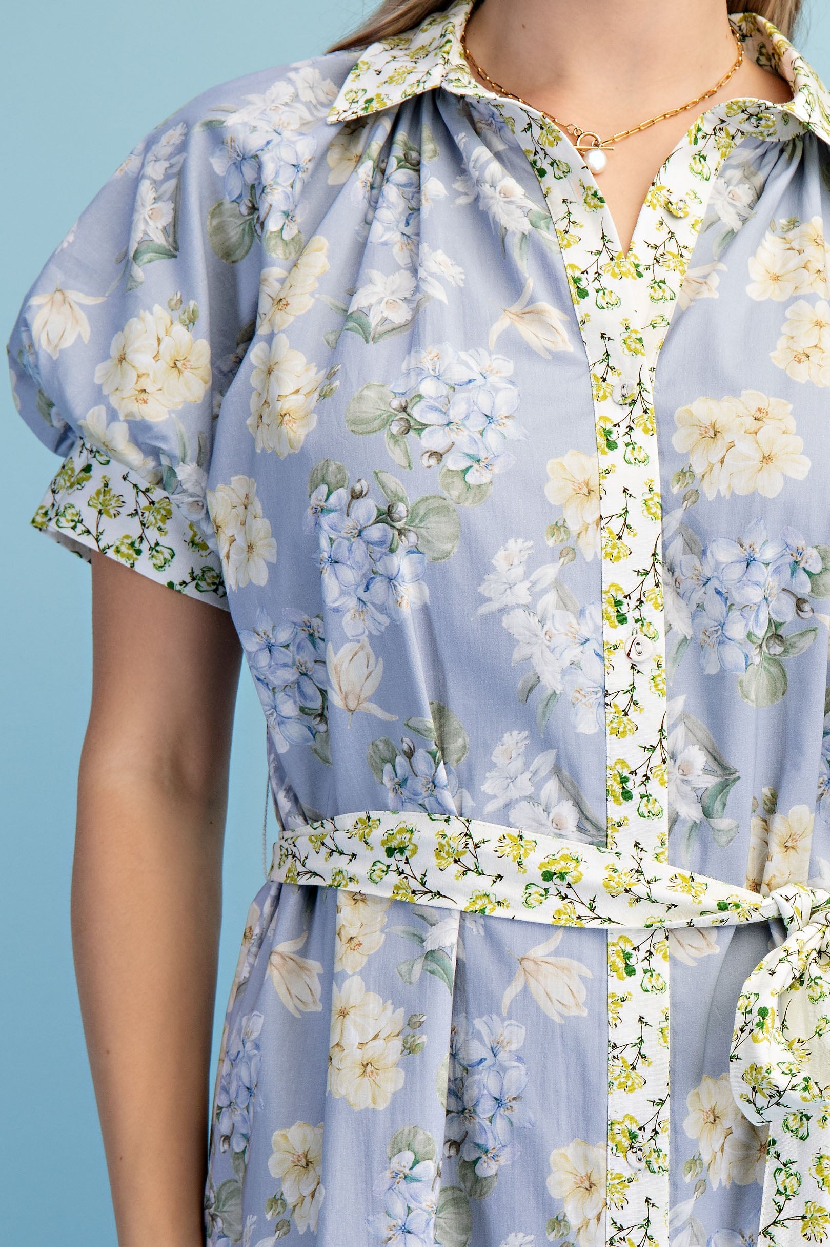 Gigio Floral Accent Print Puff Sleeve Midi Dress