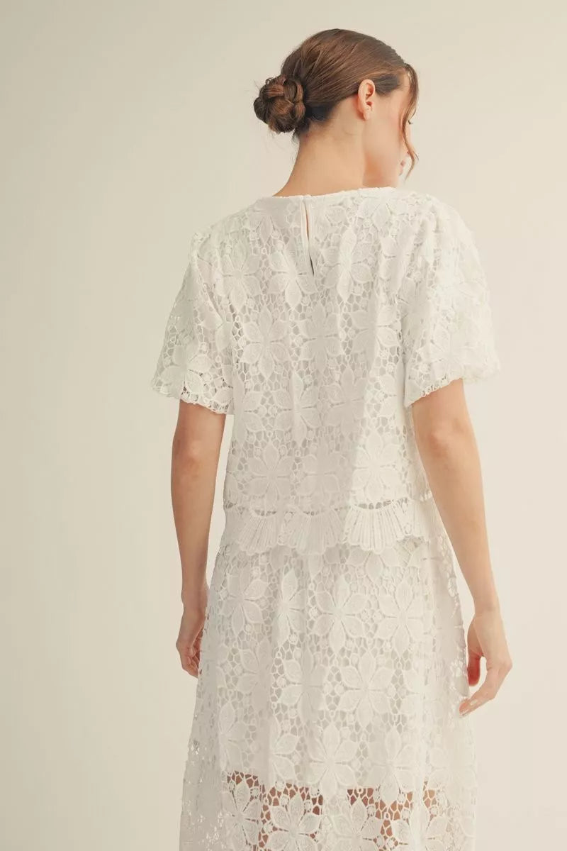 Jodifl Short puff sleeves scallop lace top with button closure back